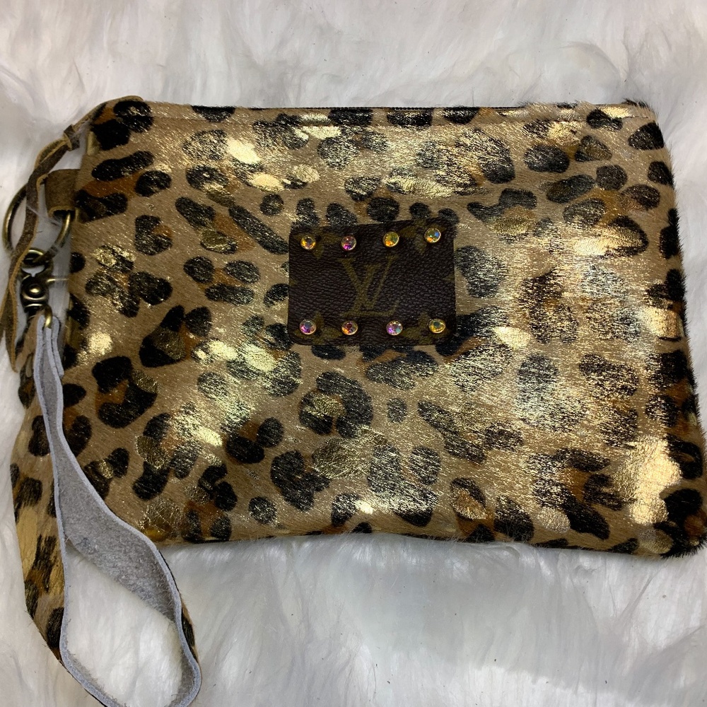 LV KEEP IT GYPSY GOUCHO WRISTLET Brown‎ Gold Metallic Leopard Print NWT